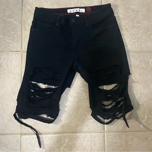 ❗️ LAST CHANCE Mid Rise Distressed Jean Shorts - Picture 6 of 10